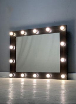 Гримерное зеркало с подсветкой лампочками в раме венге 80х100 см